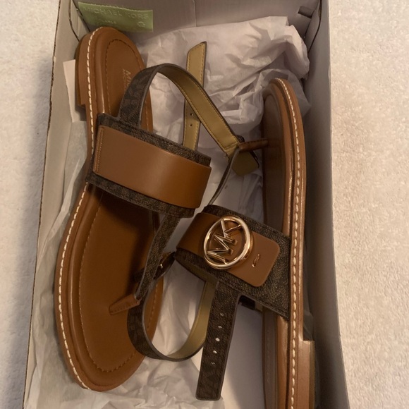 Cute comfy sandals - Picture 3 of 7